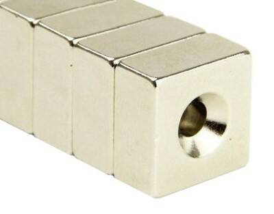 Magnet kvádr 15 x 15 x 5 mm s prohlubní a dírou - závit M4